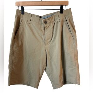 Under Armour UA Match Play Golf Dress Shorts Mens Size 32 Khaki Tiny Spot Shown